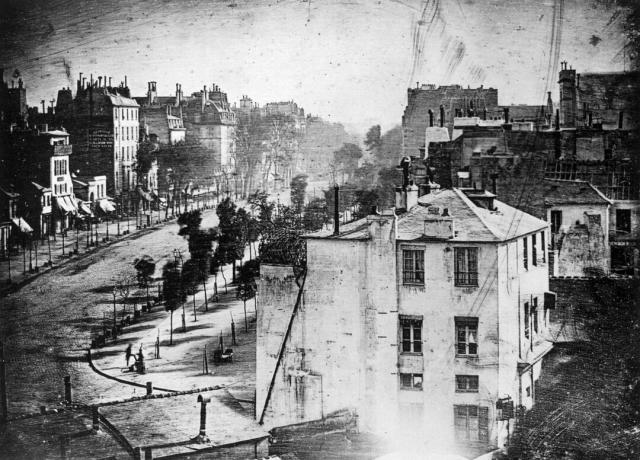 Boulevard du Temple, Pariisi - Louis Daguerren ottama dagerrotyyppi.