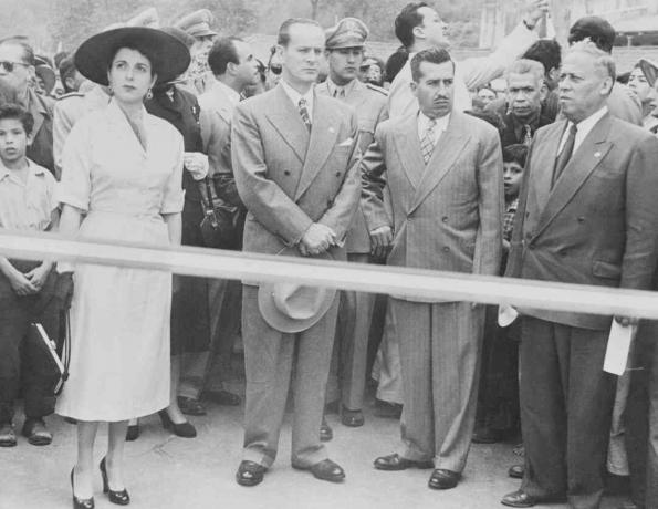 Guatemalan presidentti Jacobo Arbenz ja hänen kumppaninsa Yhdysvaltain tukeman vallankaappauksen jälkeen, 1954