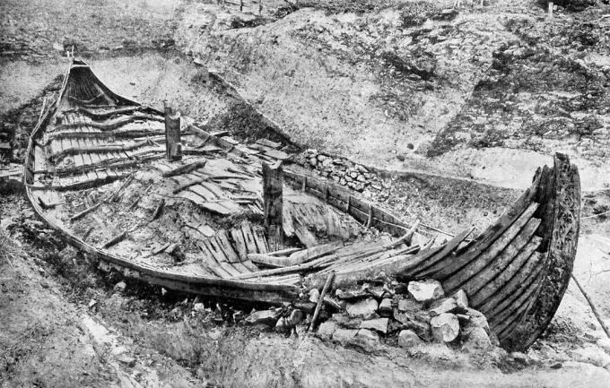 Oseberg Viking Ship Excavation, n. 1904-1905