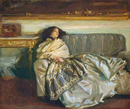 Tyylikkäässä mekossa pukeutuneen naisen maalaus sohvalla