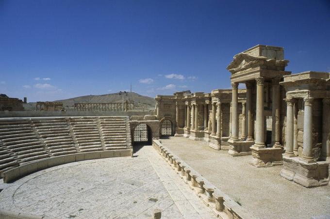 Palautettu kivi- ja marmorinen roomalainen ulkoteatteri Palmyrassa, Syyriassa