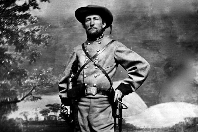 John Singleton Mosby, nimeltään Harmaa Kummitus, poseeraa konfederaation ratsuväkipataljoonan komentajan univormissa vuonna 1864 ja käytti Ratcliffin kotia tukikohtana