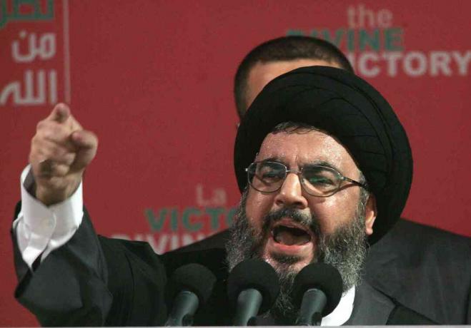 Hezbollahin johtaja Sayyed Hassan Nasrallah puhuu mielenosoituksessa 22. syyskuuta 2006 Beirutissa Libanonissa.