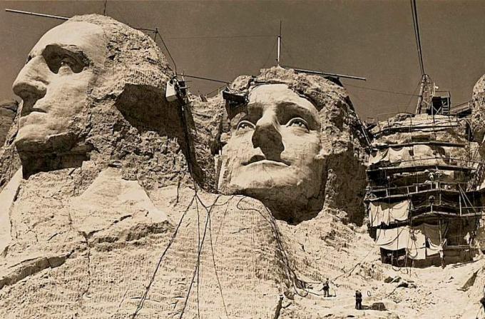 Mount Rushmore rakenteilla