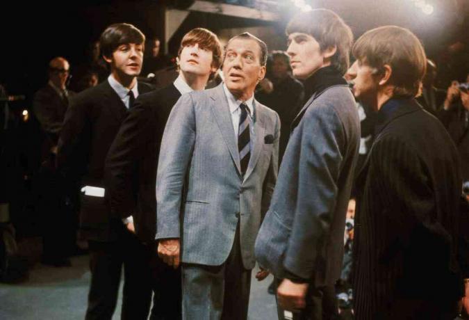 kuva Ed Sullivanista The Beatlesin kanssa