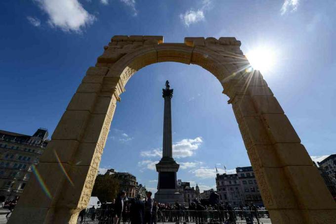 Kopio Palmyran triumfikaarista, joka on luotu vuonna 2016 Lontoossa ISIL: n vastaisesti