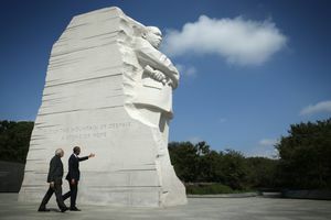 Obama ja Intian pääministeri MLK-muistomerkillä