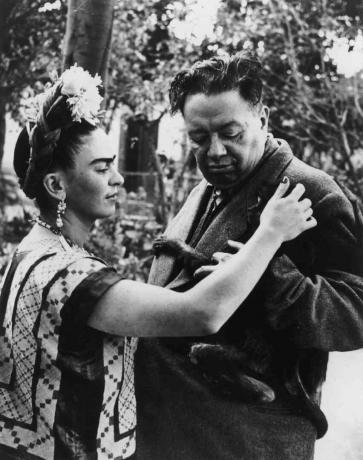 Frida Kahlo aviomiehen kanssa Diego Riviero