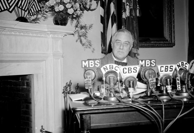 Franklin Roosevelt sodan aikana Palo-chat-lähetyksessä.