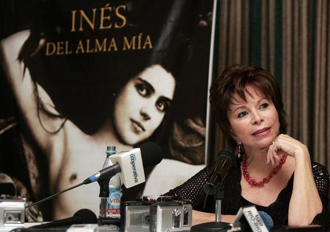 Isabel Allende esittelee kirjaansa 